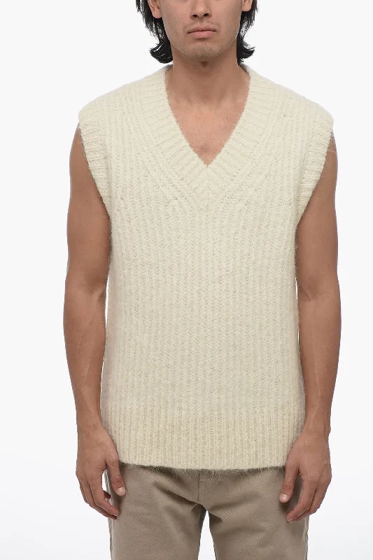 Men coats with a soft fleece interior for extra warmth and comfortAmi Alexandre Mattiussi V-Neck Alpaca Blend Vest