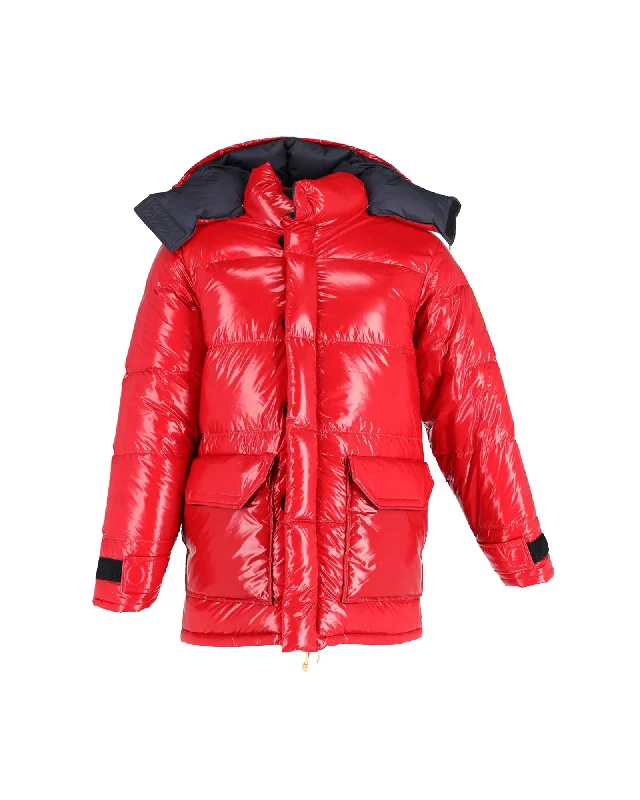 Men coats with a detachable faux - fur collar for a trendy and warm touchMen coats with a detachable faux - fur collar for a trendy and warm touchThe North Face Brown Label Quilted Hooded Down Jacket in Red Nylon